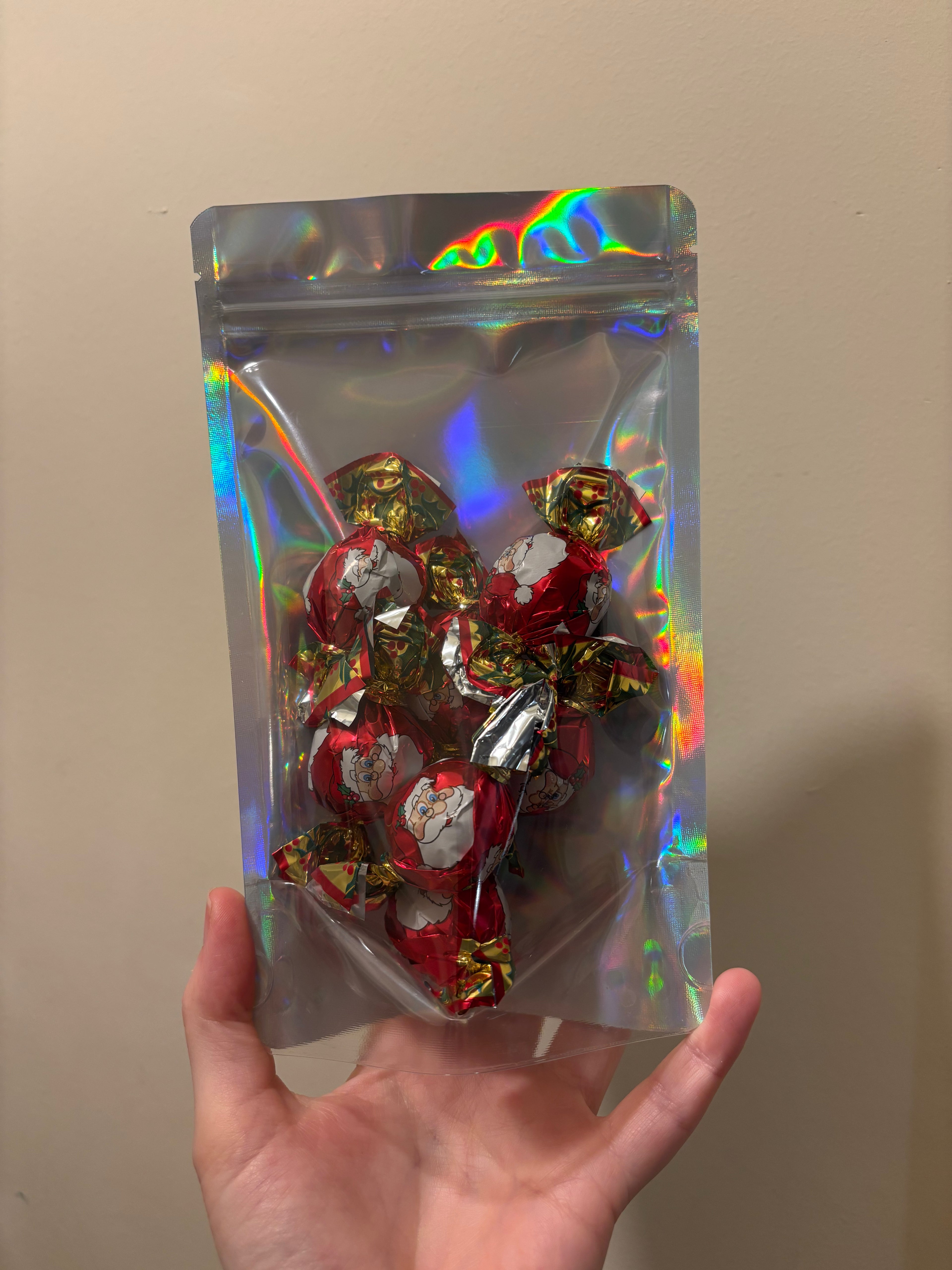Crème filled milk chocolate Santa balls